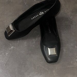 NWOT Katy Perry Collections Tje Evie Stud Black Flats with Metallic Detail